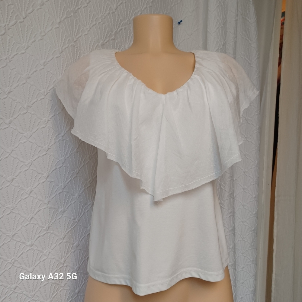 Maude Vivante Women Size M Elegant White Ruffle Top